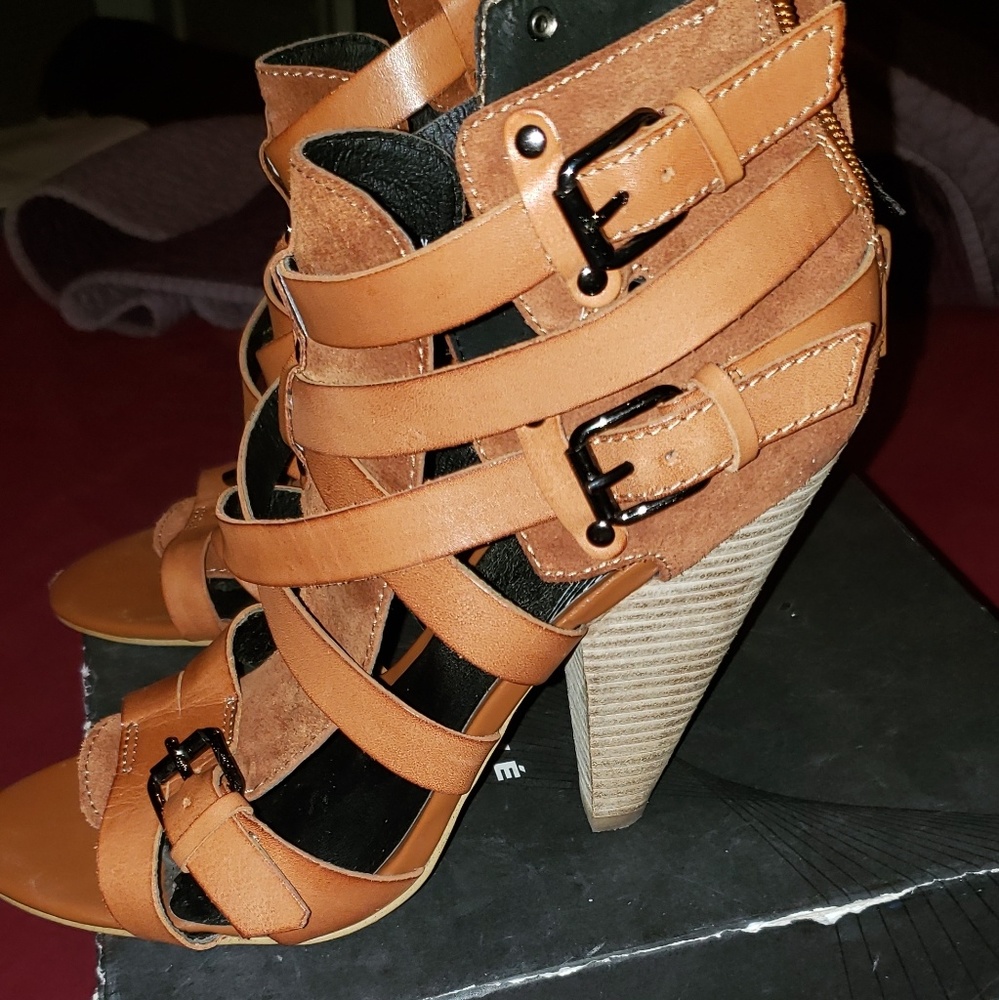 Used Trouve peep toe booties size 8